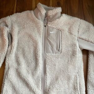 Nike sweatshirt cover great for winter months never worn